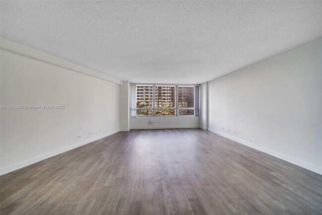 Building Photo - 1500 Bay Rd