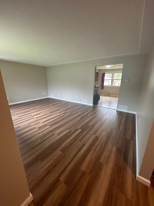 Building Photo - 1141 Hickory St