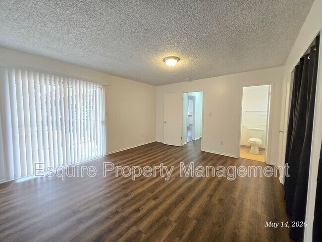 Building Photo - 2056 N Ventura Rd
