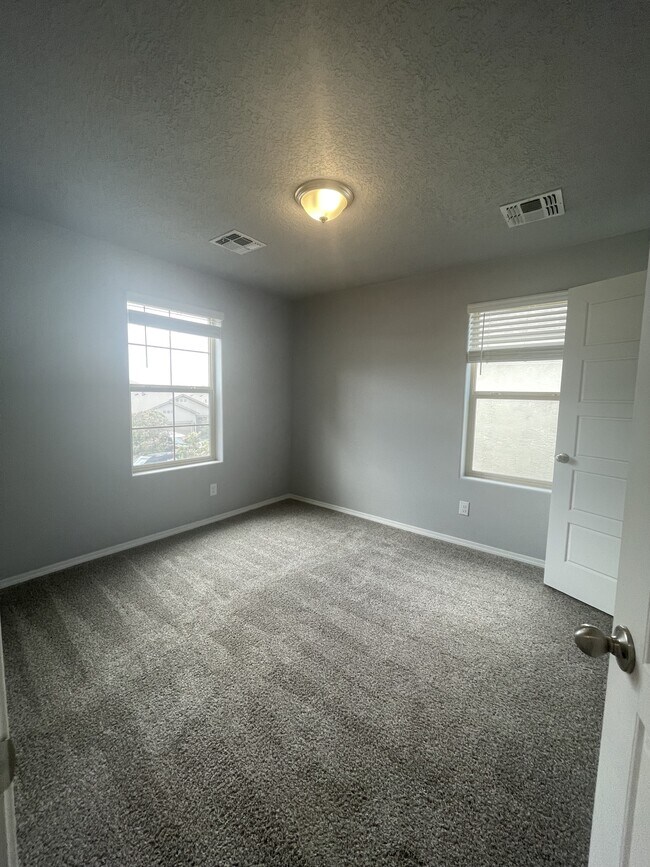 Building Photo - 4839 Blackburn Rd NE