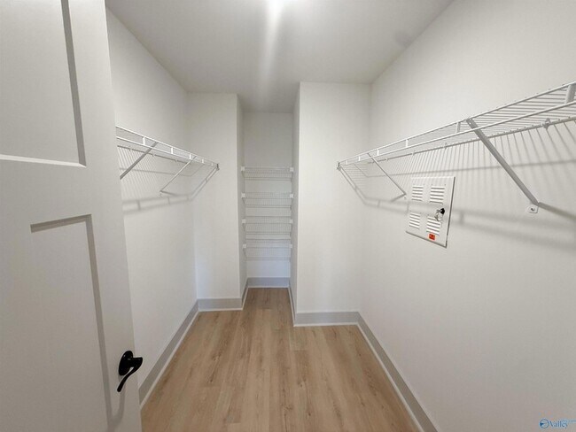 Building Photo - 18 Whispering Oak Dr SW