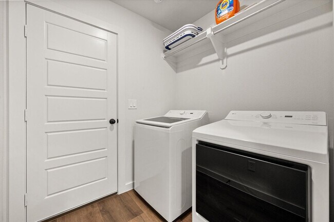 Building Photo - More Space, More Style, Welcome to 2507 Kenwood!