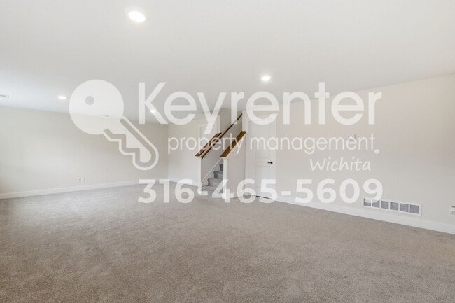 Building Photo - Beautiful 5 bedroom home near highways and schools!