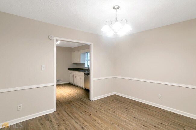 Building Photo - 58 Fair Oaks Dr SE