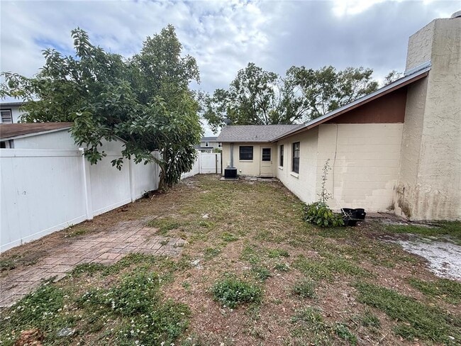 Building Photo - 8221 Malvern Cir