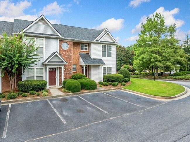Building Photo - 3-bedroom, 2.5-bath end-unit townhome in the Garrison Square