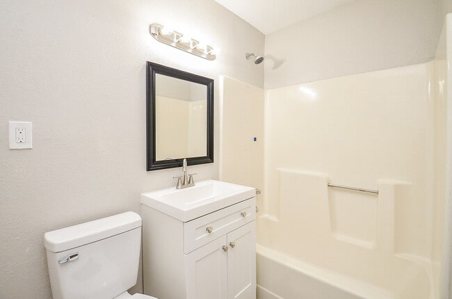 Building Photo - 2110 Pickerton Dr
