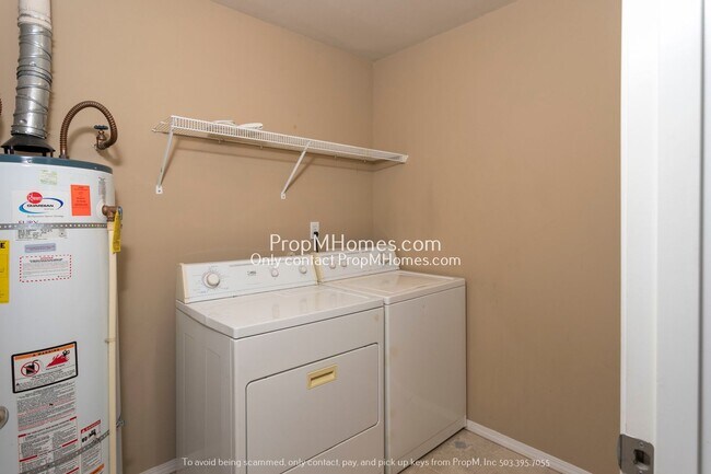 Building Photo - Cozy 3 Bedroom Home Close to Nike & Intel!