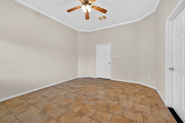 Building Photo - 15242 Kingsbridge Way