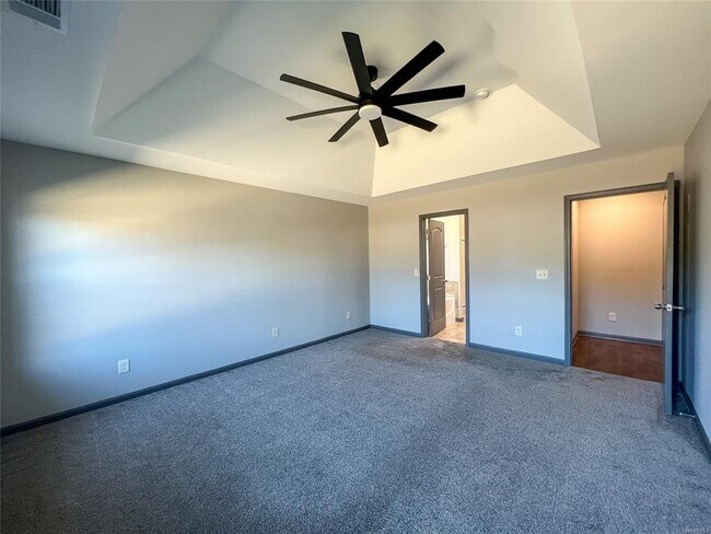 Building Photo - 583 Sunset Dr