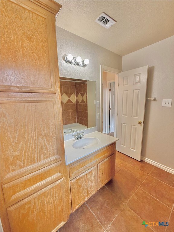 Building Photo - 2409 Vernice Dr