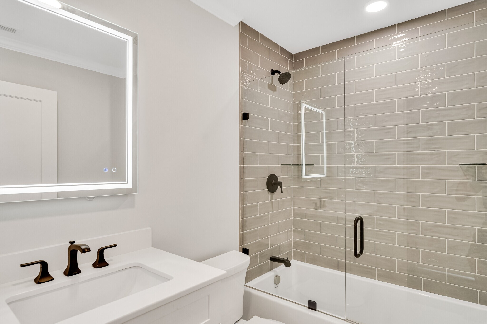 Building Photo - 128 Longwood Ave