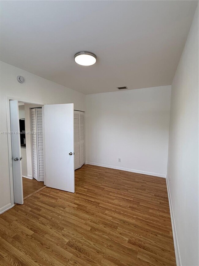 Building Photo - 4215 Sheridan Ave