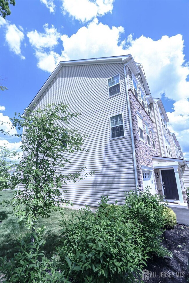 Building Photo - 1101 Hights Farm Rd N