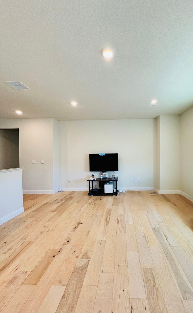 Building Photo - 4018 Kenwood Cir