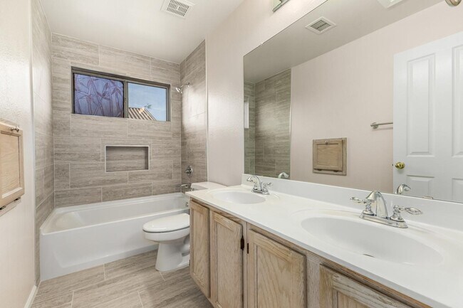 Building Photo - 14831 N 42nd St