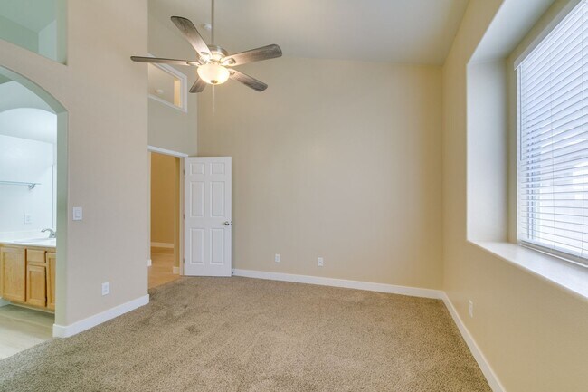 Building Photo - SW BEAUTY*2 BEDROOMS*OPEN FLOORPLAN*COMMUNITY POOL, GATED*CHECK THIS HOME OUT TODAY!