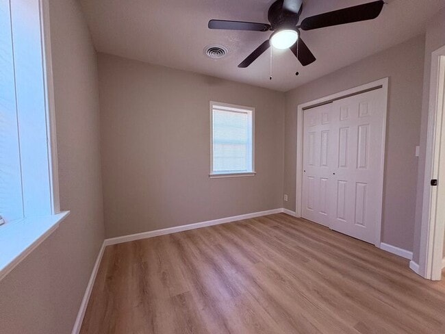 Building Photo - 8622 Walker Ave