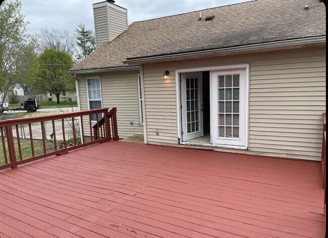 Building Photo - Three bedroom two bath