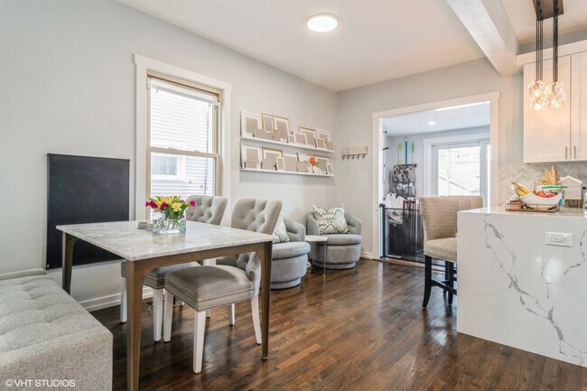 Building Photo - 4024 N Maplewood Ave