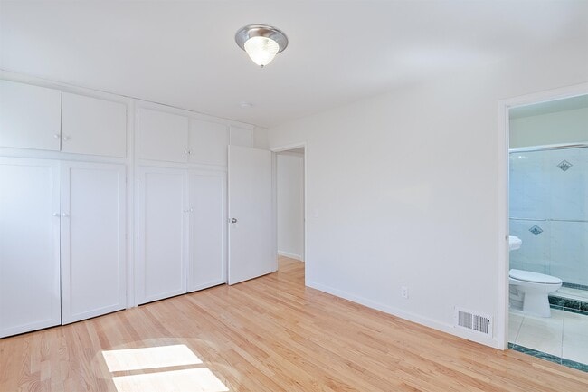 Building Photo - 2280 Rollingwood Dr