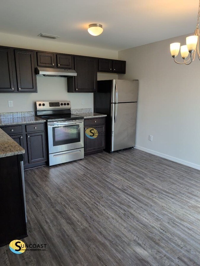 Building Photo - 11341 Poplin Ave