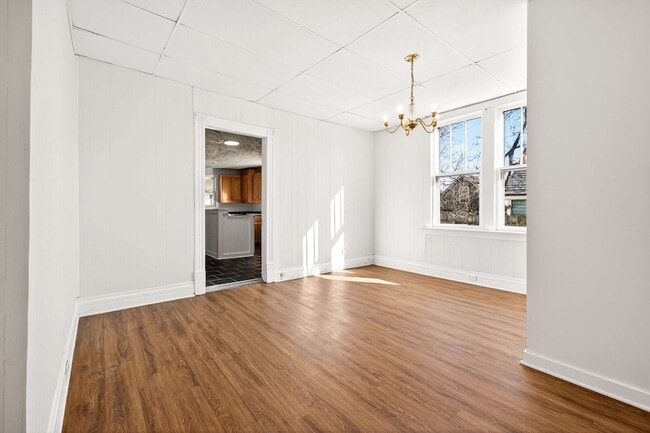 Building Photo - 908 Gilmore Ave