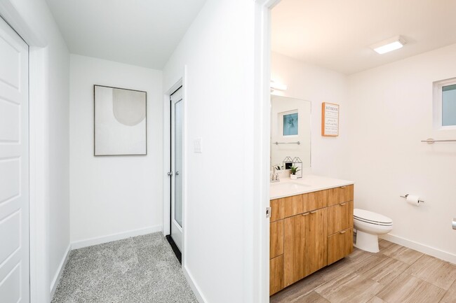 Building Photo - 425 Deer Path Lp