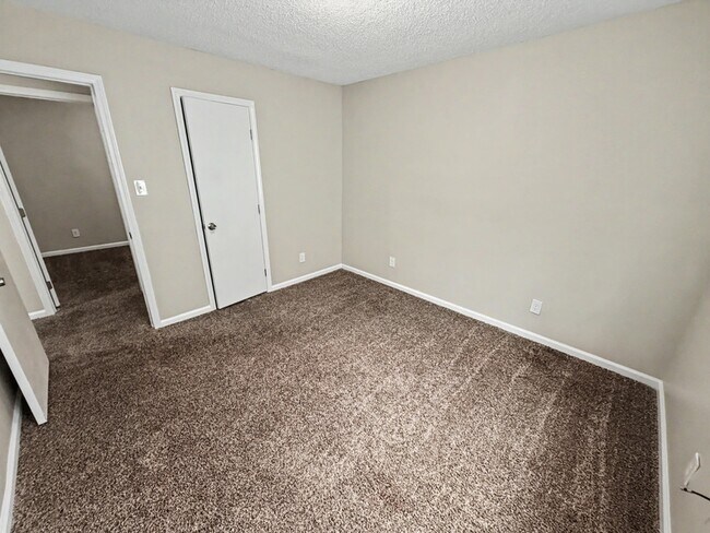 Building Photo - 4551 Sunny View Dr