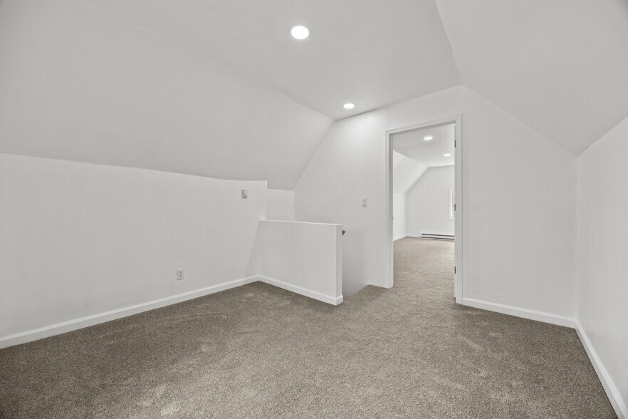 Building Photo - 16 School St