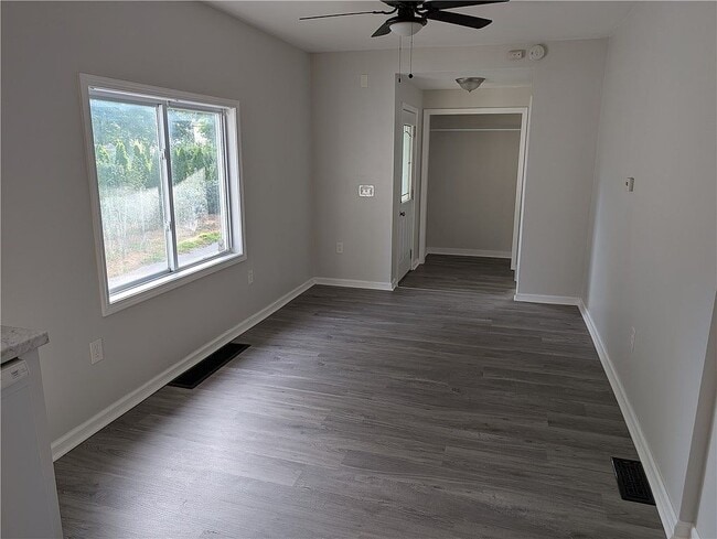 Building Photo - 82 Cragg Rd