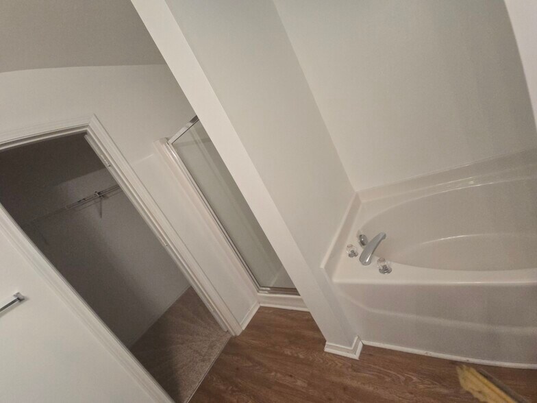 Master bathroom - 6434 Ziegler Ln