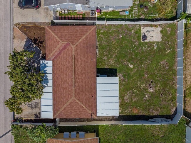 Building Photo - 5937 38th Ave N