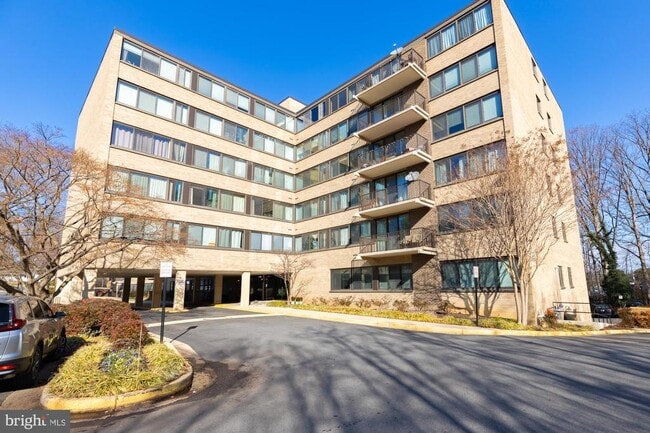 Building Photo - 600 Roosevelt Blvd