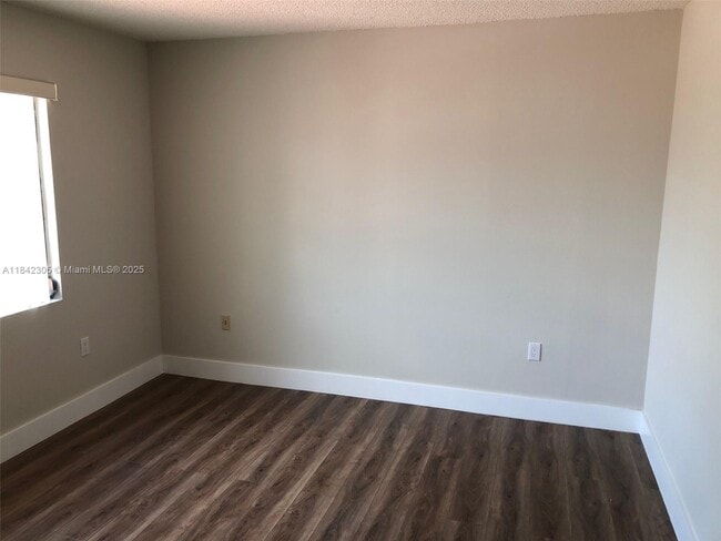 Building Photo - 12520 SW 94th Ln