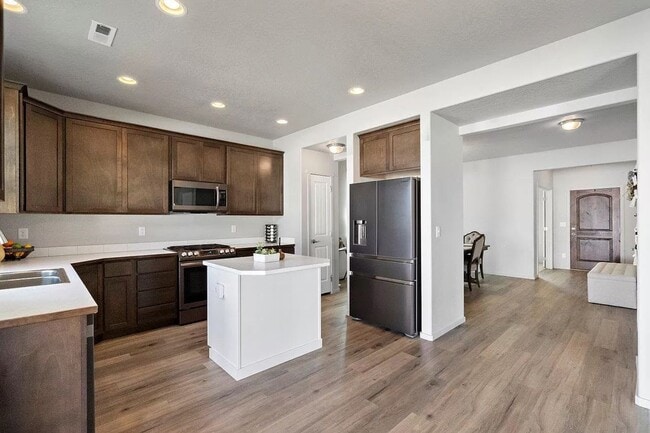Building Photo - Immaculate Newer Construction w/ Vinyl Fen...