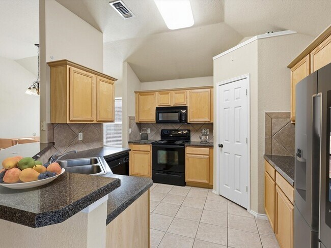 Building Photo - 6524 Sierra Madre Dr