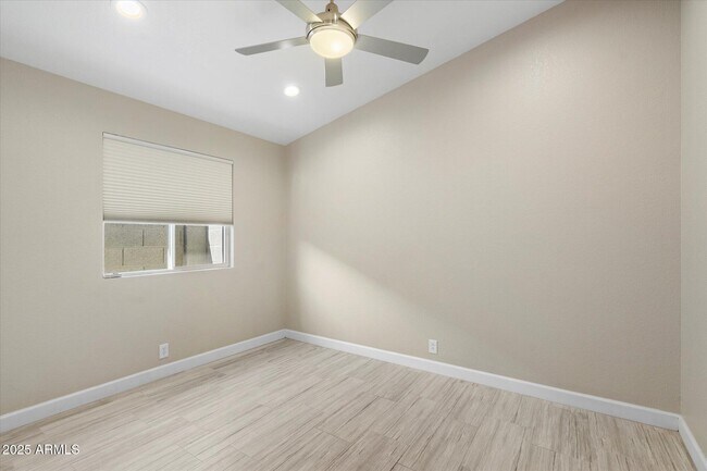 Building Photo - 8835 W Michelle Dr