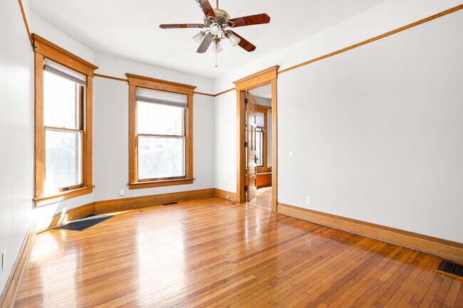 Building Photo - 319 E 13th St