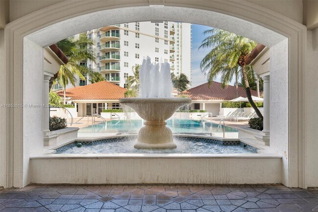 Building Photo - 20000 E Country Club Dr