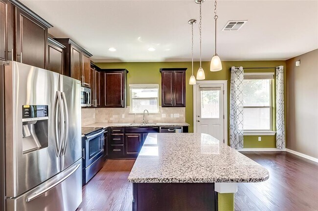 Building Photo - 16113 Hawthorne Heights Trail