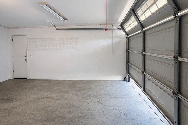 Building Photo - 12553 Foxtail Ln