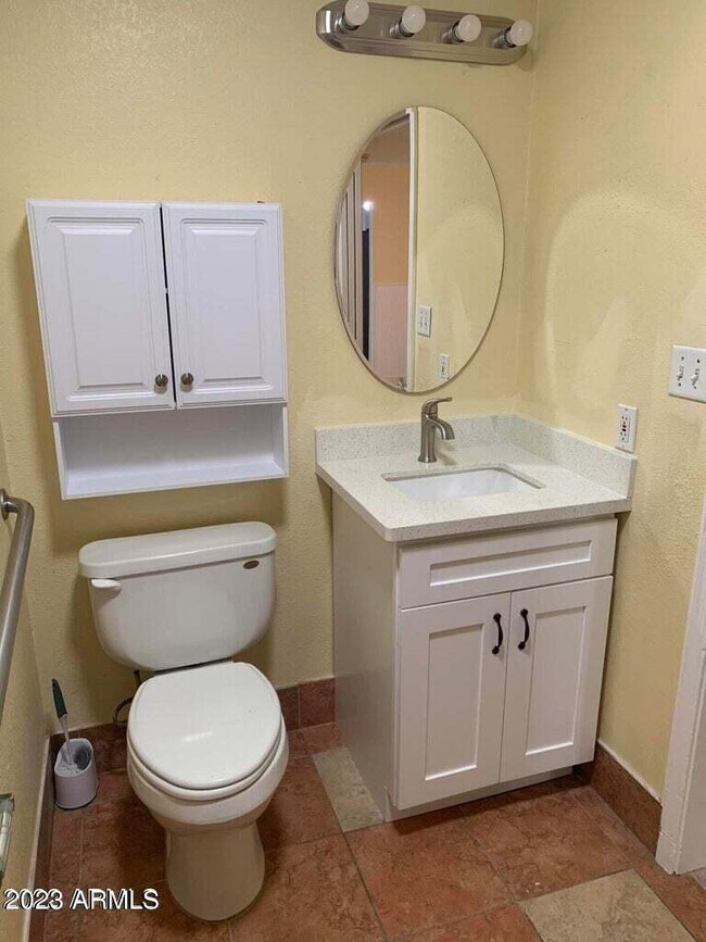 Building Photo - 557 S Sunwood Cir