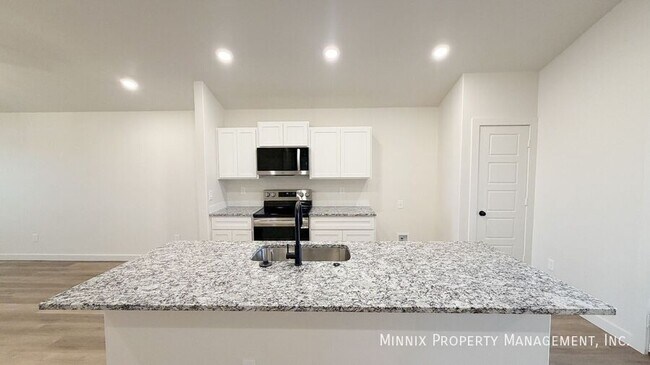 Building Photo - 2161 Langford Ave