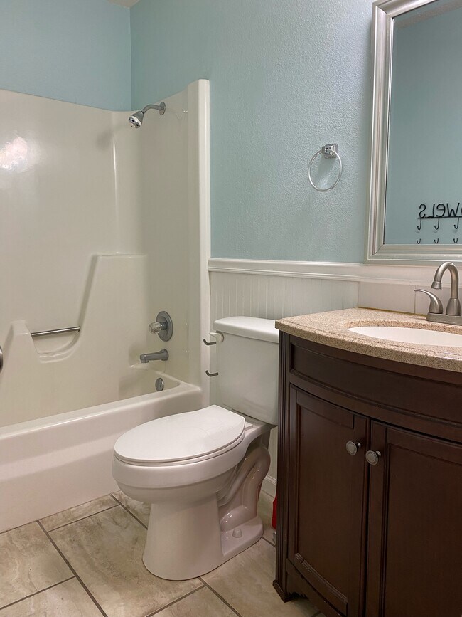 Hallway bathroom - 3089 W Mulberry St