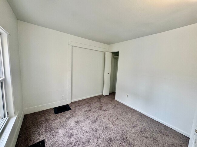 Building Photo - 211O