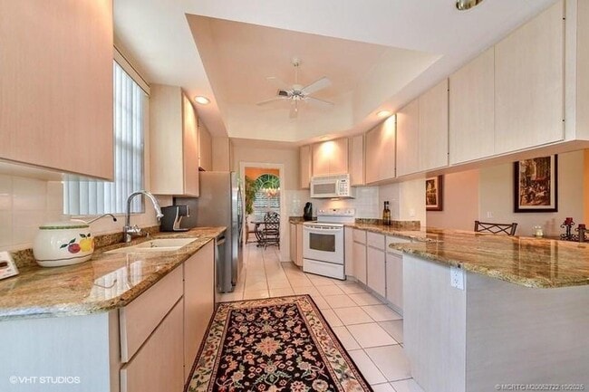 Building Photo - 8073 SE Double Tree Dr