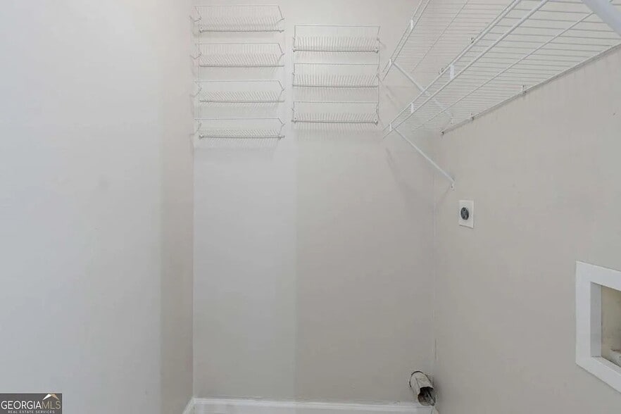 Building Photo - 3140 Delowe Dr