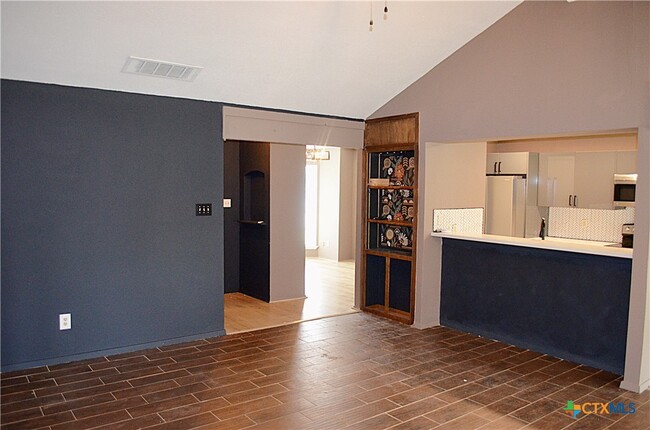 Building Photo - 4312 Creekside Dr