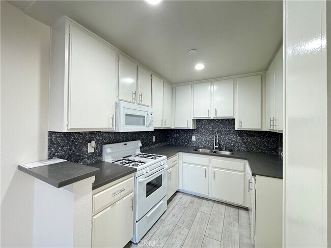 Building Photo - 4717 Ben Ave